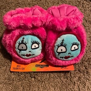 NWT Nightmare Before Christmas pink Sally baby booties 0-6months
